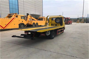 富裕非事故拖车