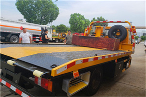 富裕附近拖车电话号码服务